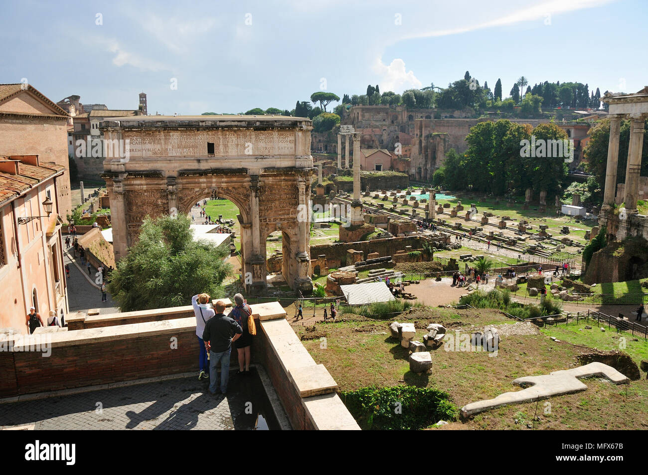 The Roman Forum and Palatine Hill. In the foreground, the Arch of Septimius Severus. A Unesco World Heritage Site. Rome, Italy Stock Photo