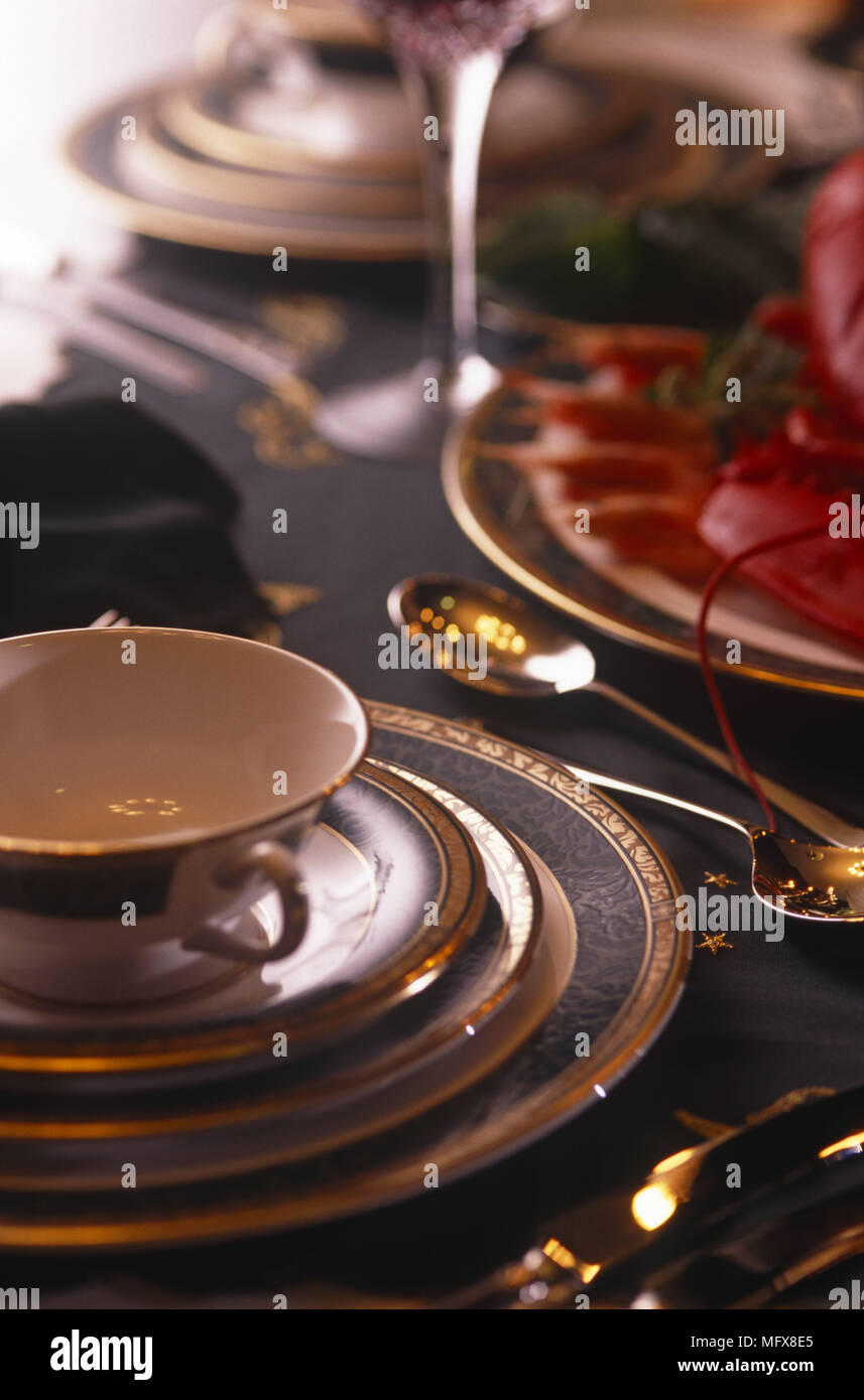 Dish setting hi-res stock photography and images - Alamy