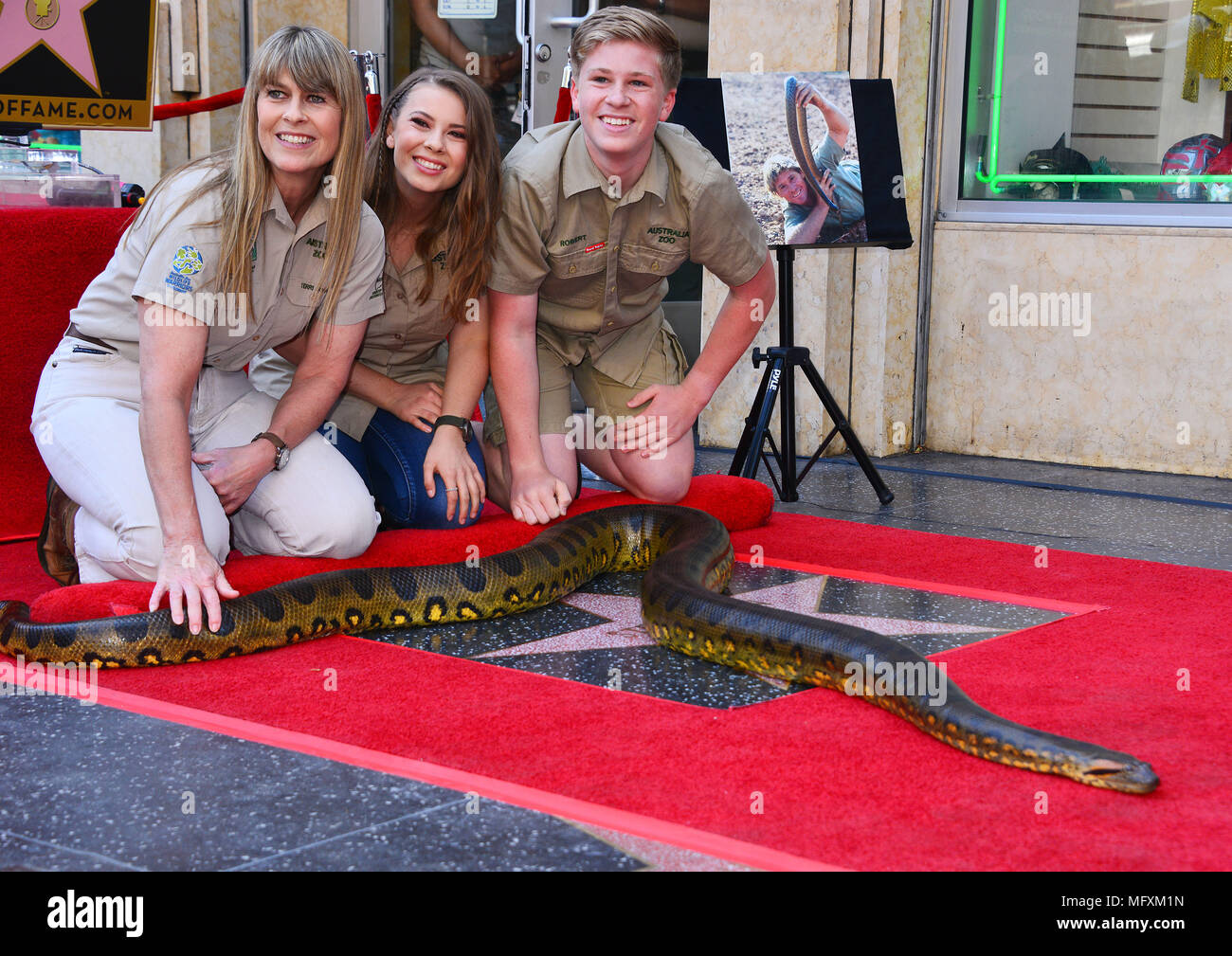 Steve Irwin star - 012 Terri, Dindi, Robert Terri Irwin, Bindi Irwin ...