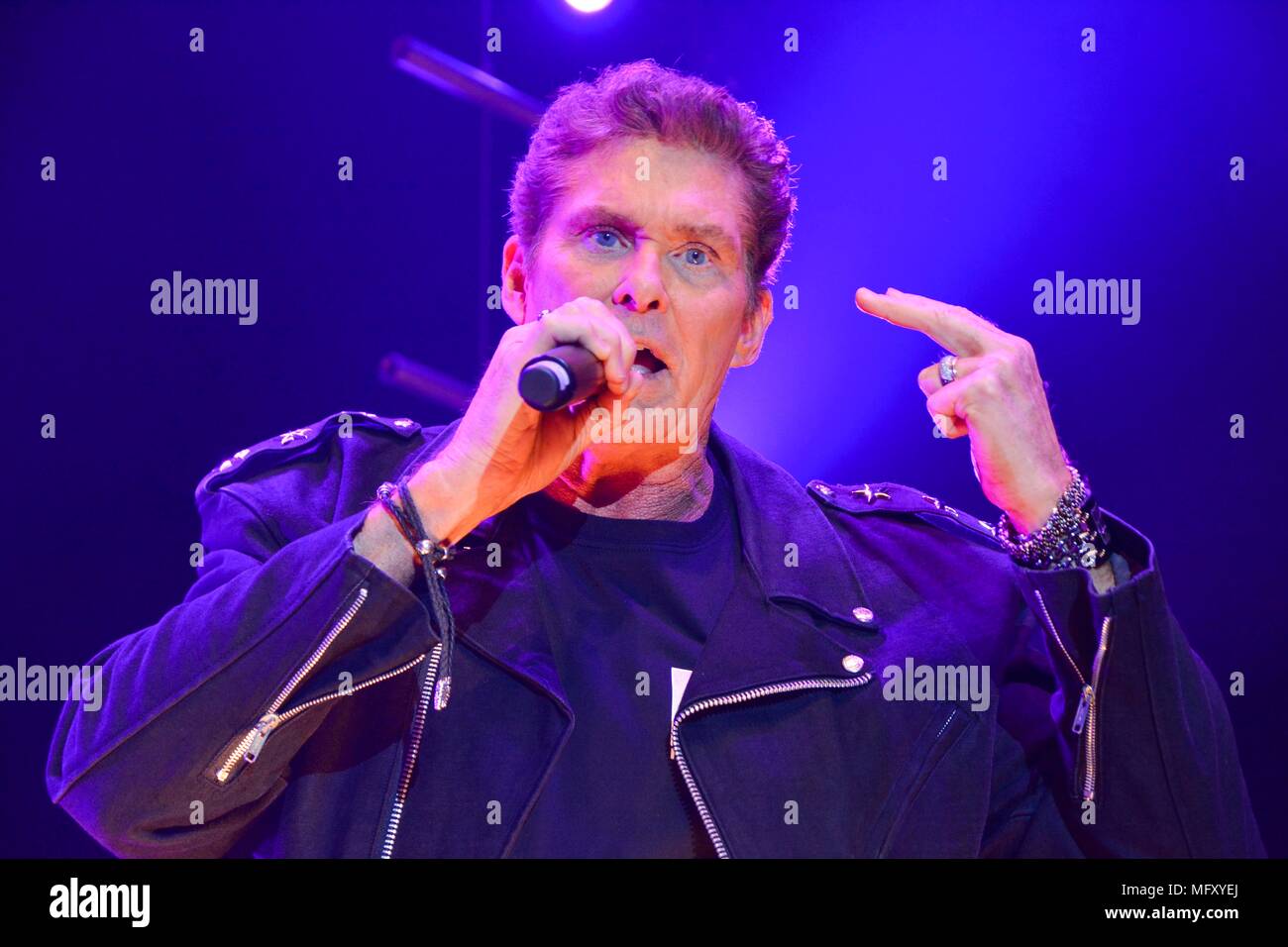 Oberhausen, Deutschland. 25th Apr, 2018. David Michael Hasselhoff Saenger and American actor with his show of the Jubilee Tour - 30 years Looking for Freedom on the stage of the Koepi Arena on 25.04.2018 in Oberhausen | usage worldwide Credit: dpa/Alamy Live News Stock Photo