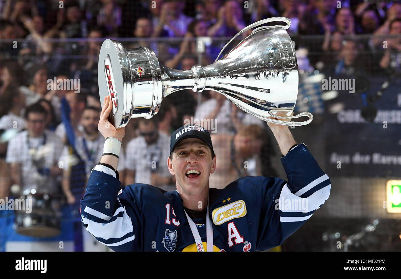 26 April 2018, Germany, Munich Ice hockey DEL, EHC Red Bull Munich