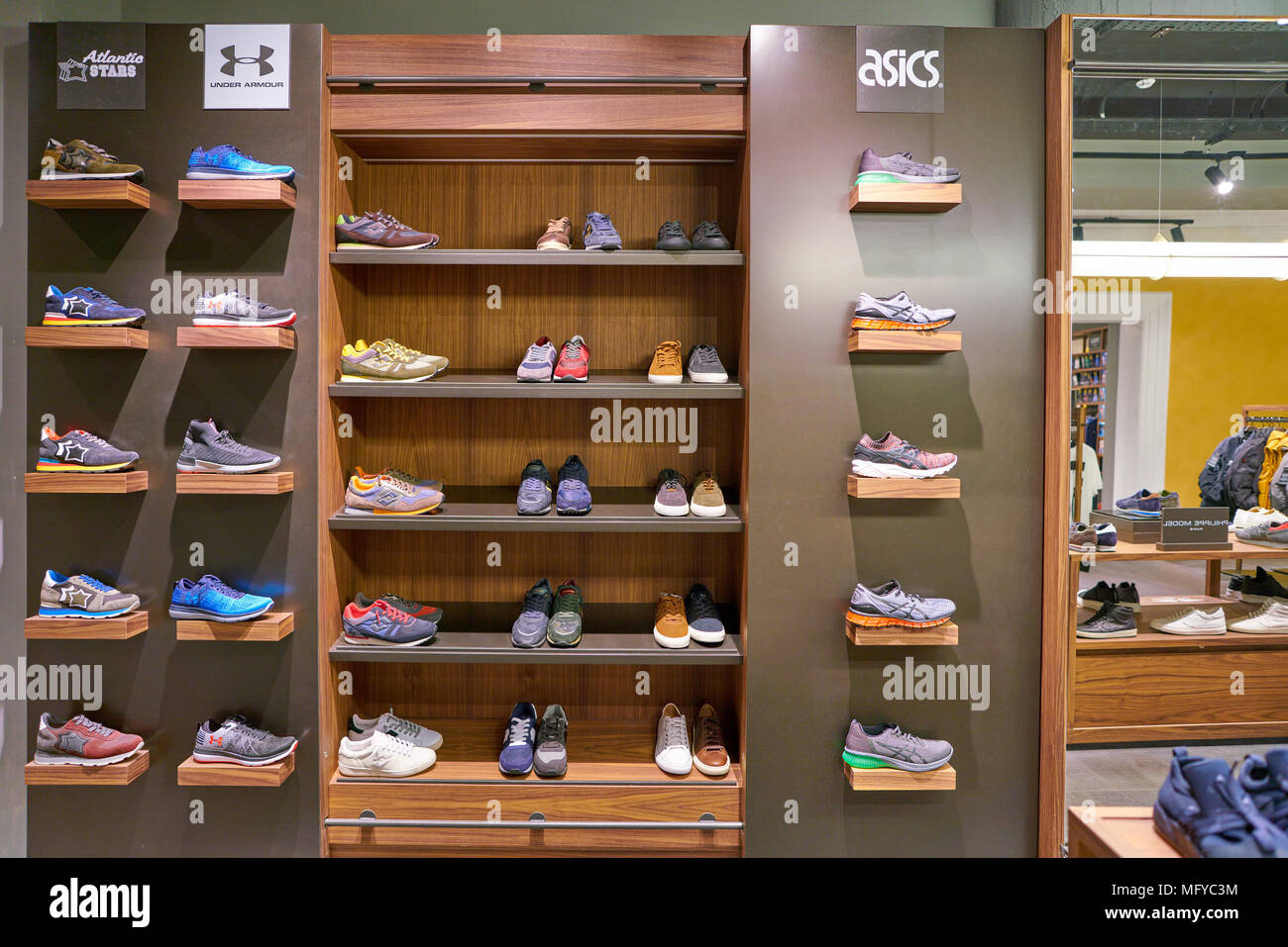 ROME, ITALY - CIRCA NOVEMBER, 2017: inside a second flagship store of  Rinascente in Rome Stock Photo - Alamy