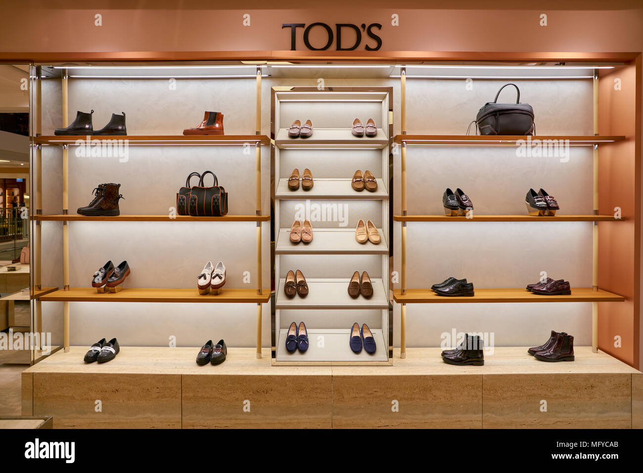 Tods outlet hi-res stock photography and images - Alamy