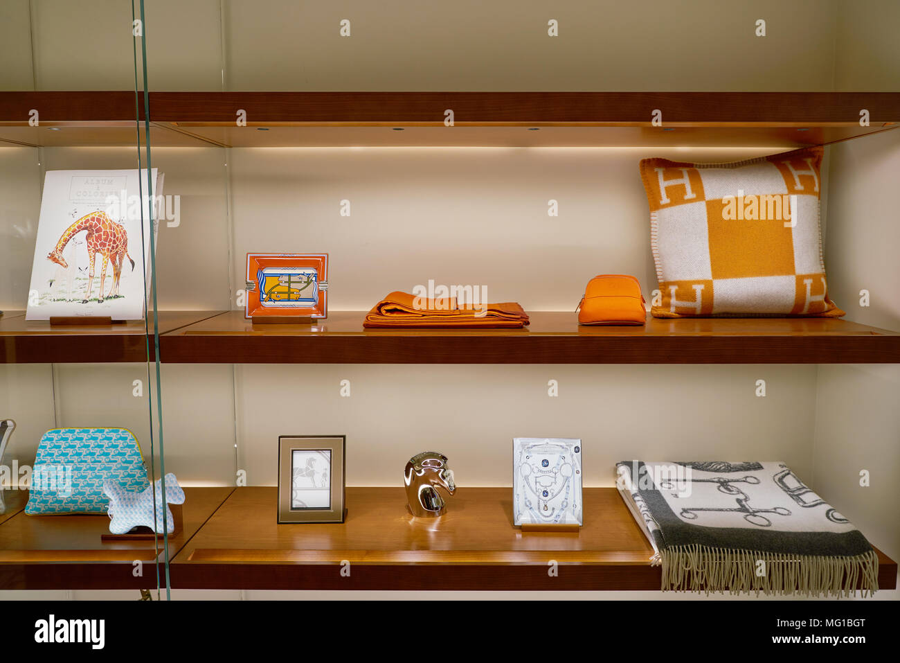 Hermes Brand Store In Luxembourg Stock Photo - Download Image Now - Bag,  Boutique, Business - iStock