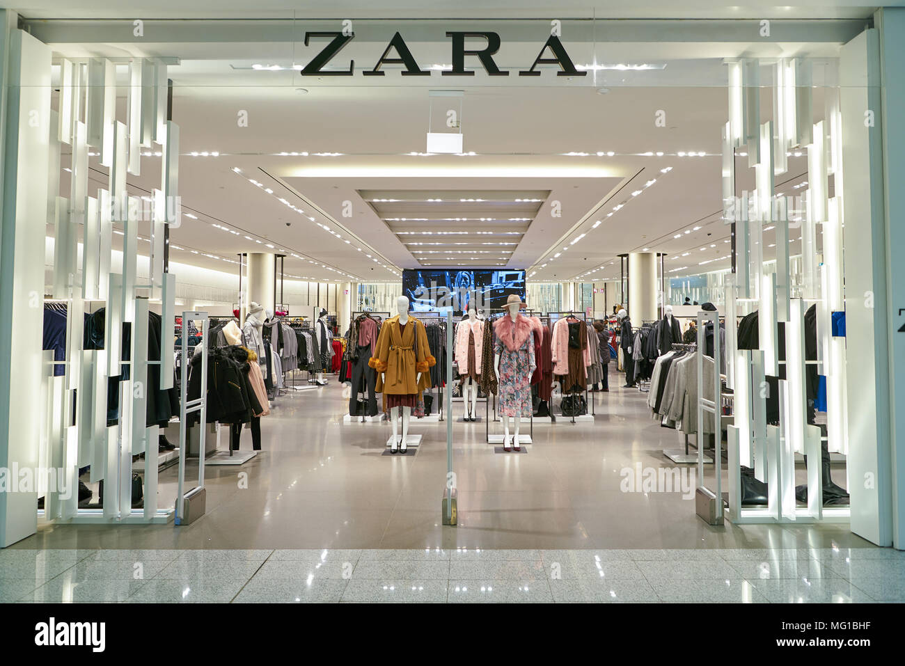 MILAN MALPENSA, ITALY - CIRCA NOVEMBER, 2017: Zara shop in Milan-Malpensa  Airport, Termianl 1 Stock Photo - Alamy