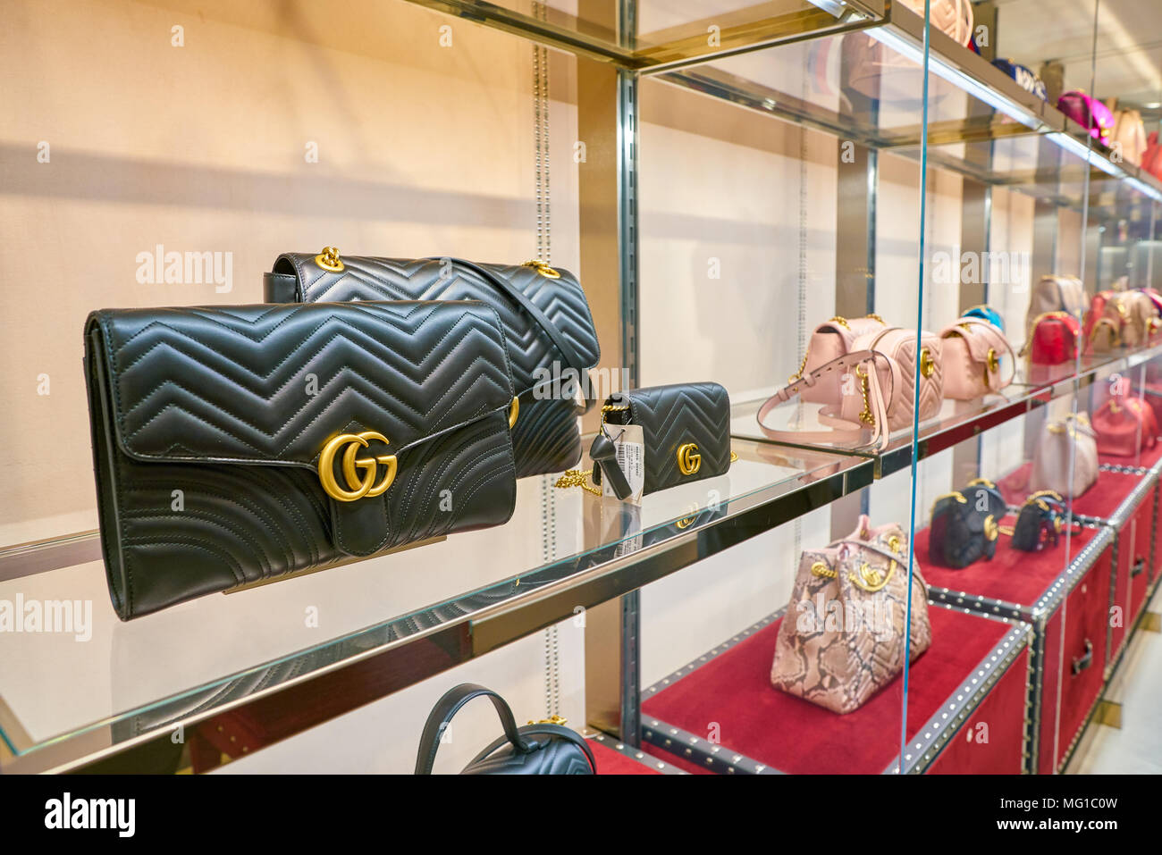 gucci store handbags
