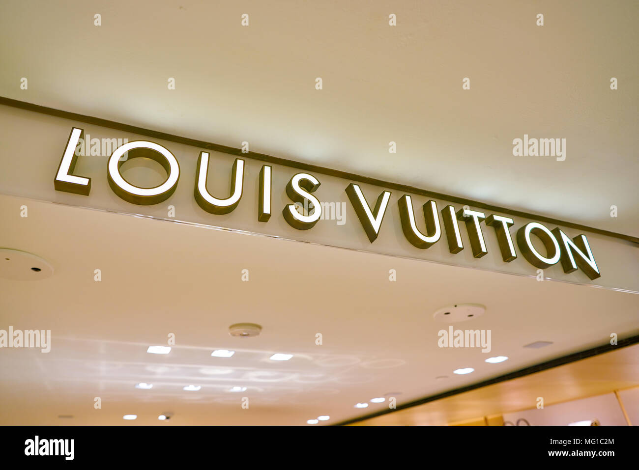 Louis Vuitton Sign Stock Photos & Louis Vuitton Sign Stock Images - Alamy
