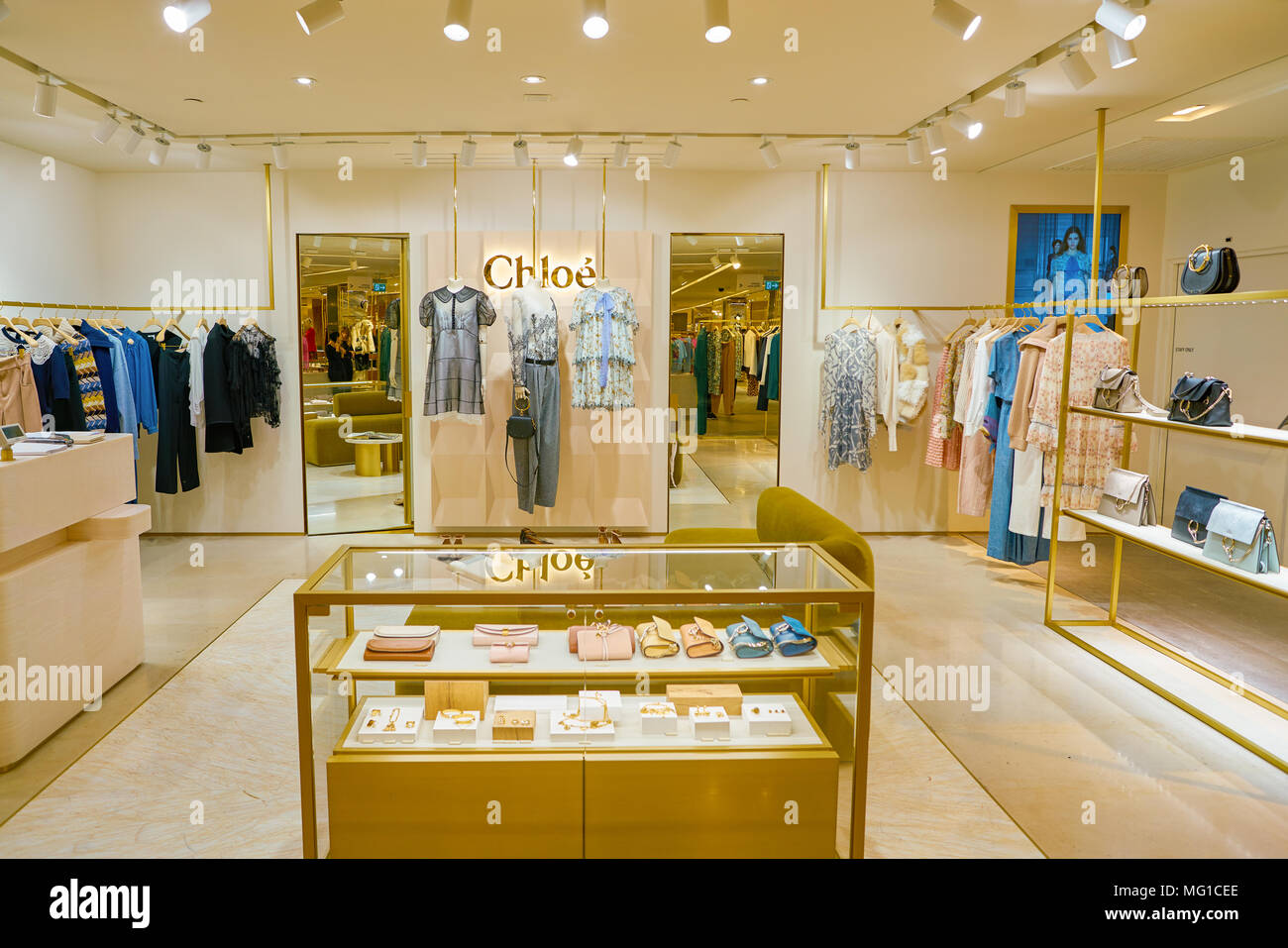 Highend stores hi-res stock photography and images - Alamy