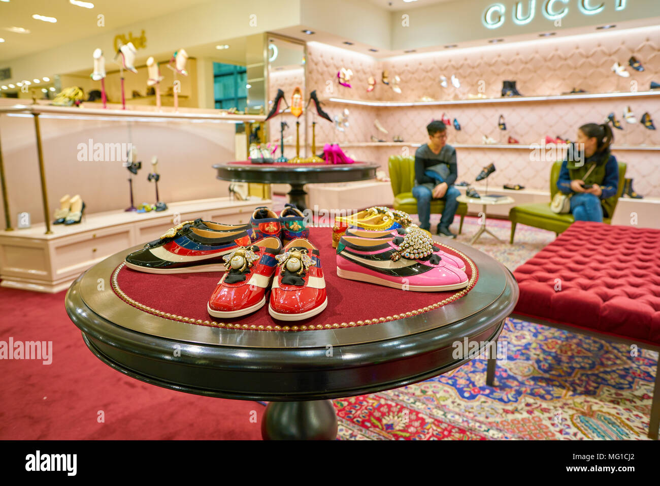 Shoes store in milan italy hi-res stock photography and images - Page 3 -  Alamy
