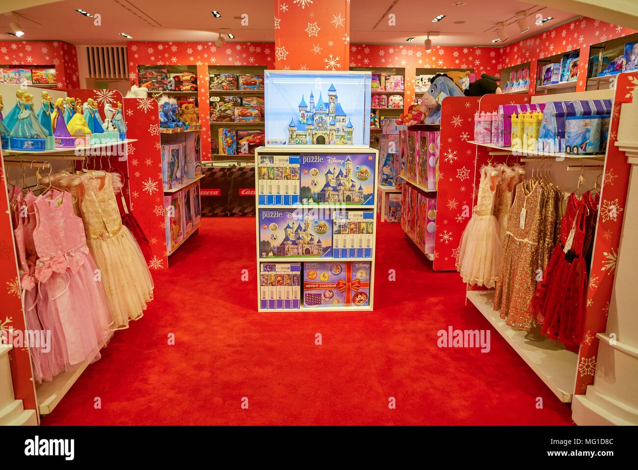 Disney store italy hi-res stock photography and images - Alamy