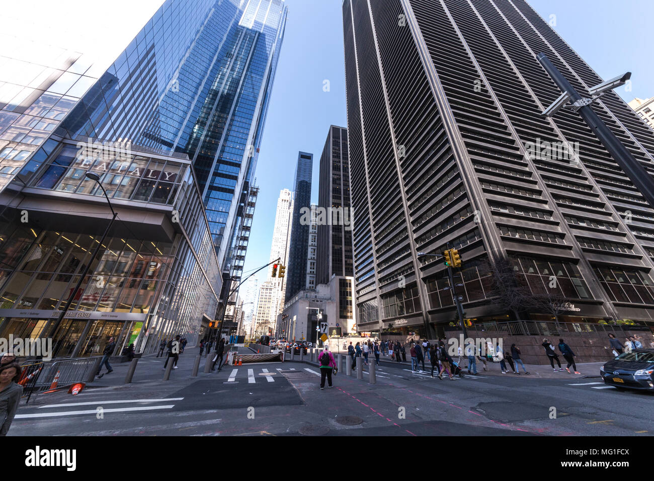 Tall buildings in manhattan hi-res stock photography and images - Alamy