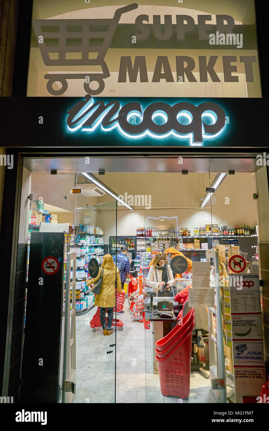 rome-italy-circa-november-2017-a-grocery-store-in-rome-stock-photo