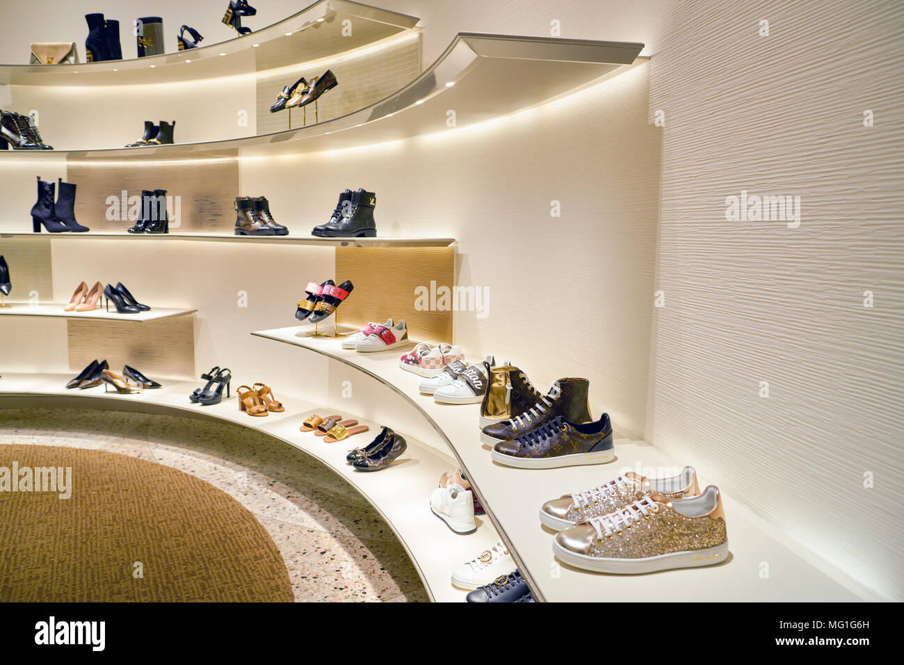 CPP-LUXURY.COM on X: Louis Vuitton opens new store at Rome