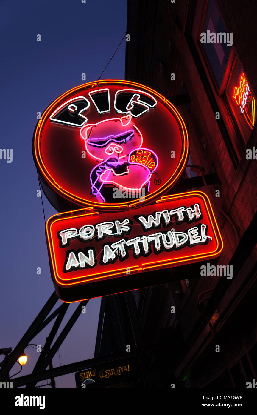 Neon nightlife on Beale St, Memphis Stock Photo