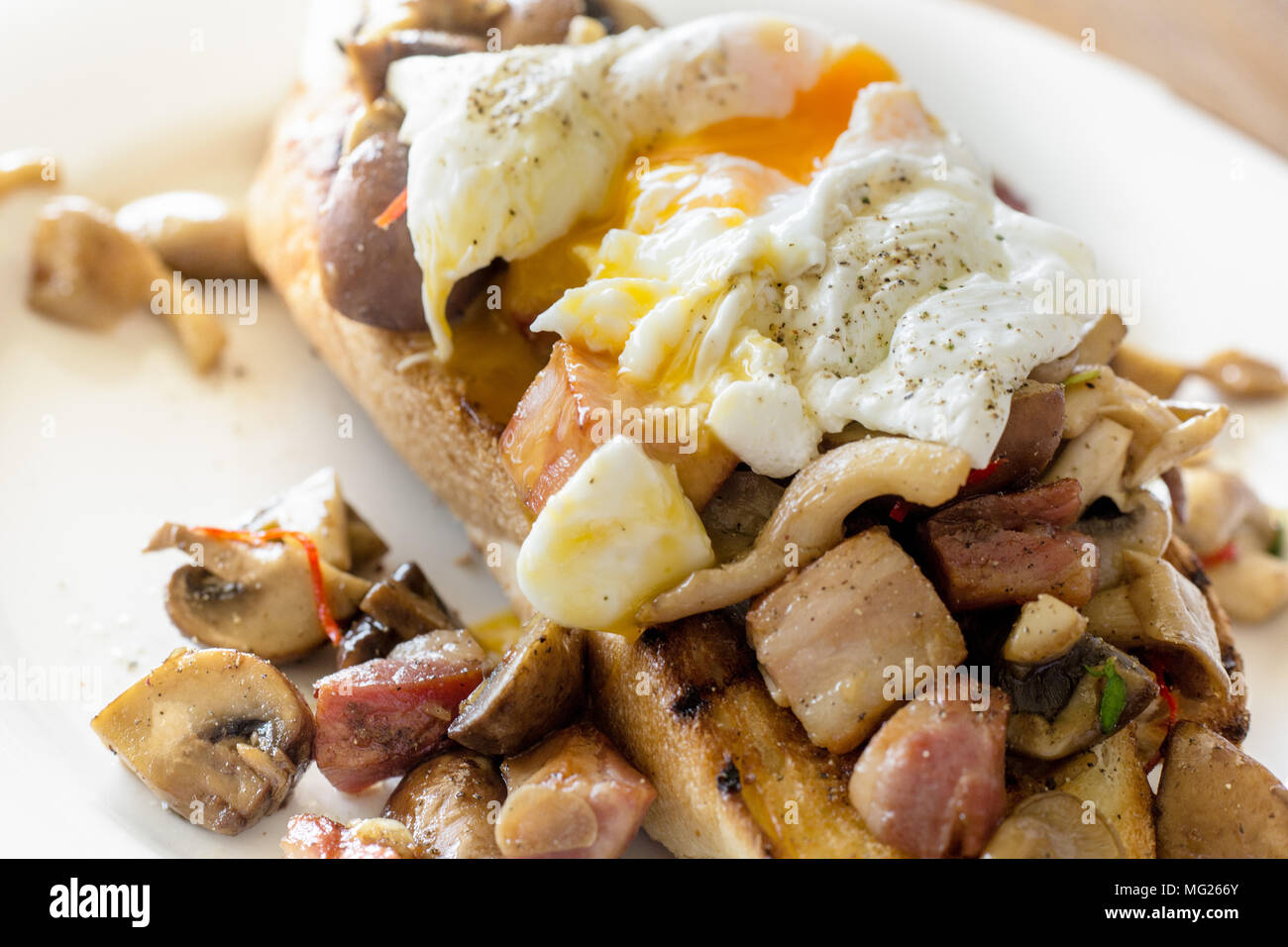 Mushrooms fried crispy food hires stock photography and images Alamy