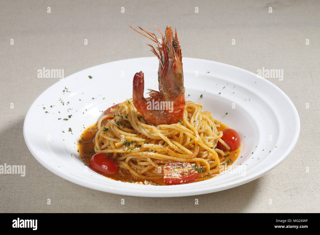 shrimp tomato spaghetti Stock Photo - Alamy