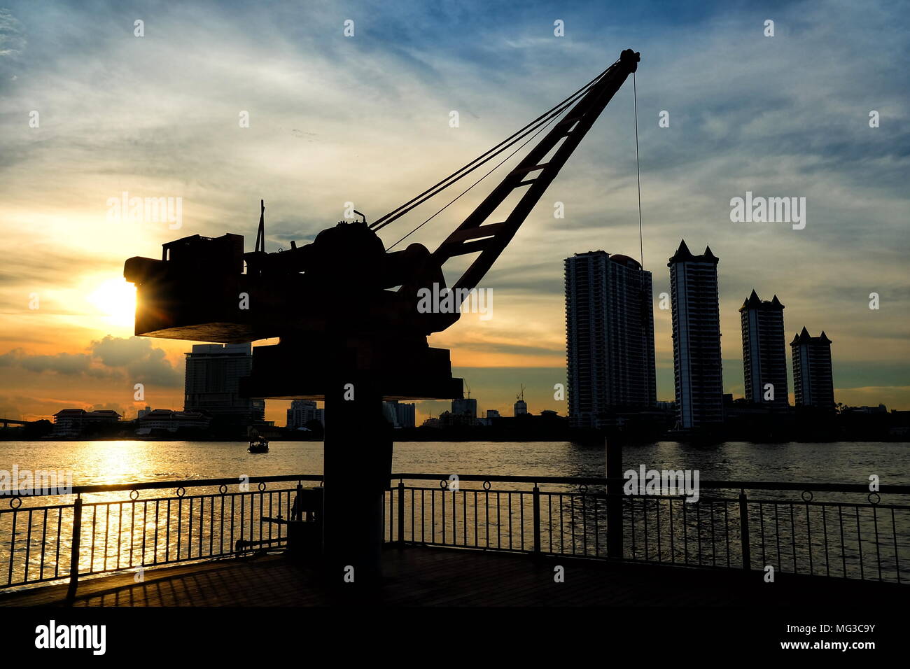 Scenery of Sunset at Chaophraya River at Asiatique Market Pier ...