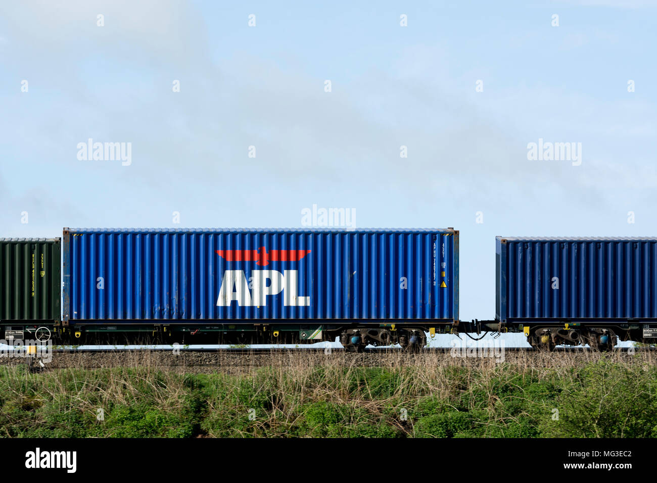 APL shipping container on a freightliner train, Warwickshire, UK Stock Photo