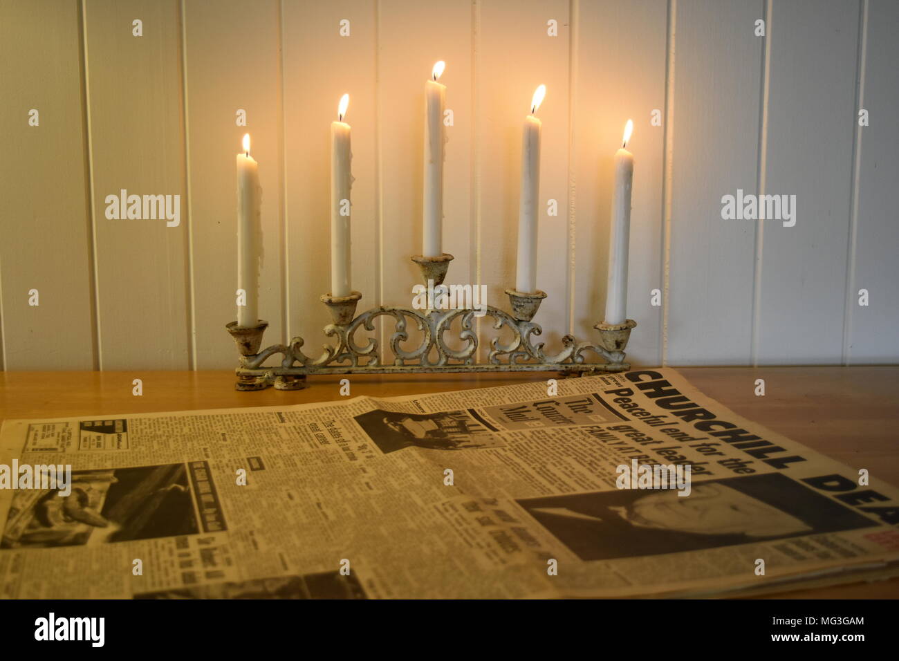 Reading by candle light hires stock photography and images Alamy