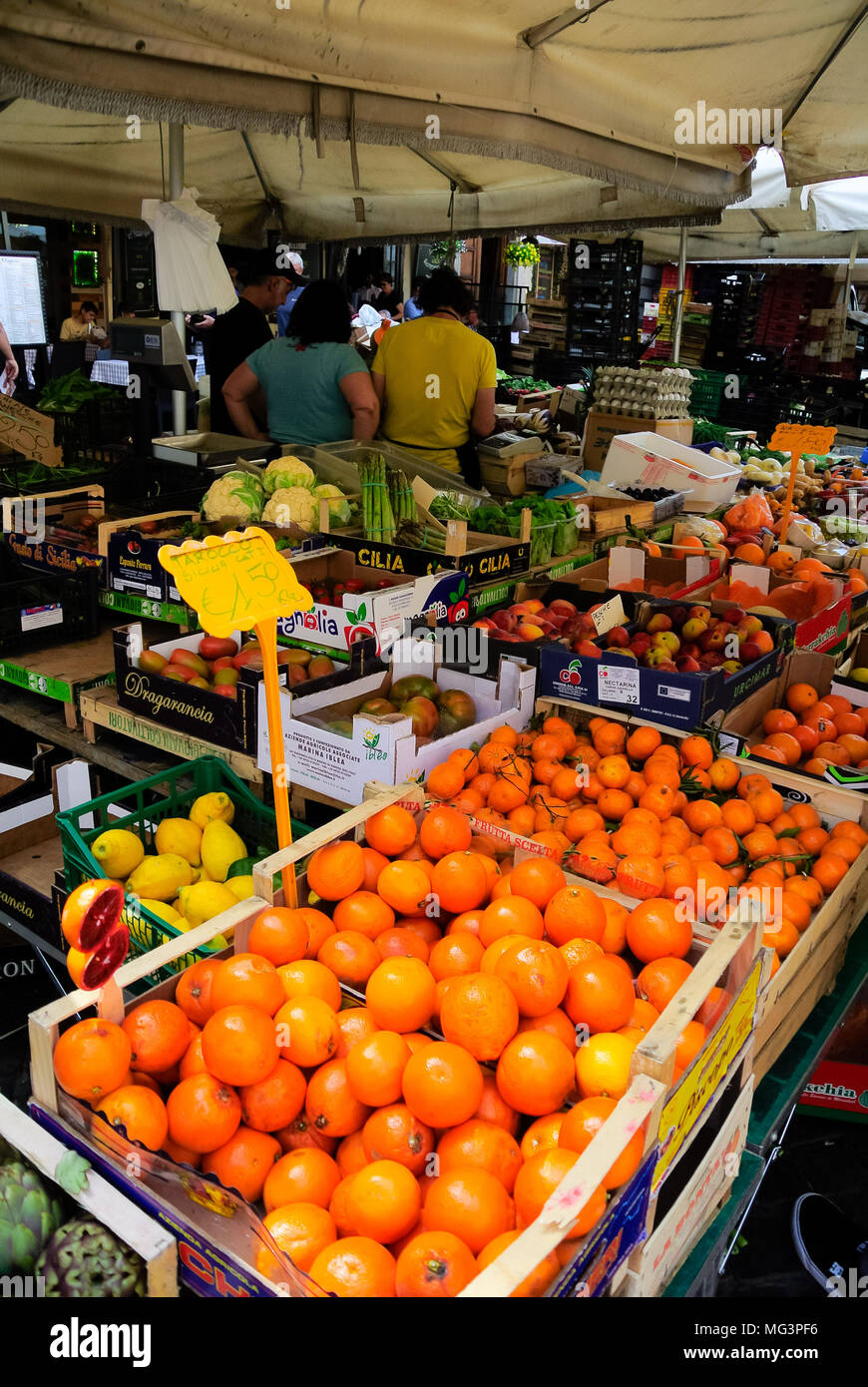 Fresh vegetables and fruits at Campo de Fiori, Rome Stock Photo
