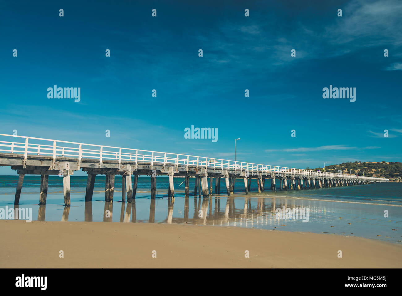 Granite Island Jetty viewed across Victor Harbor beach, South Australia Stock Photo Alamy