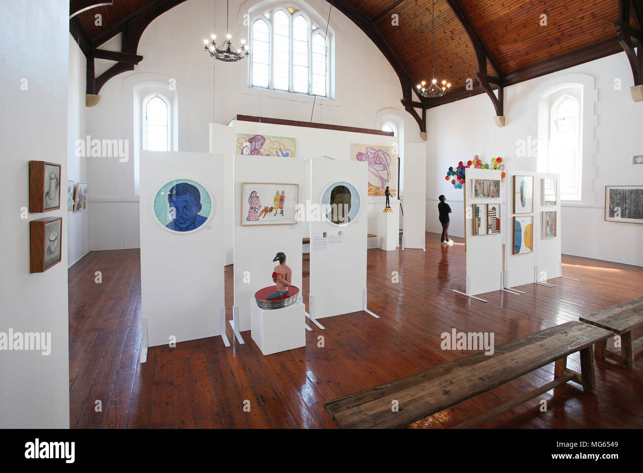 White art gallery walls hi-res stock photography and images - Alamy