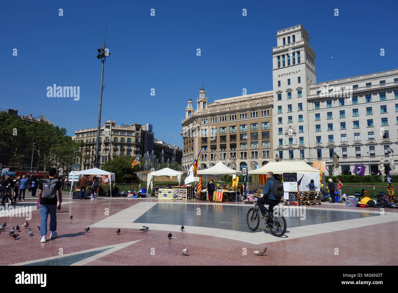 Stalls for pro-independence and freedom for political prisoners in Plaza de Cataluña, Barcelona Stock Photo