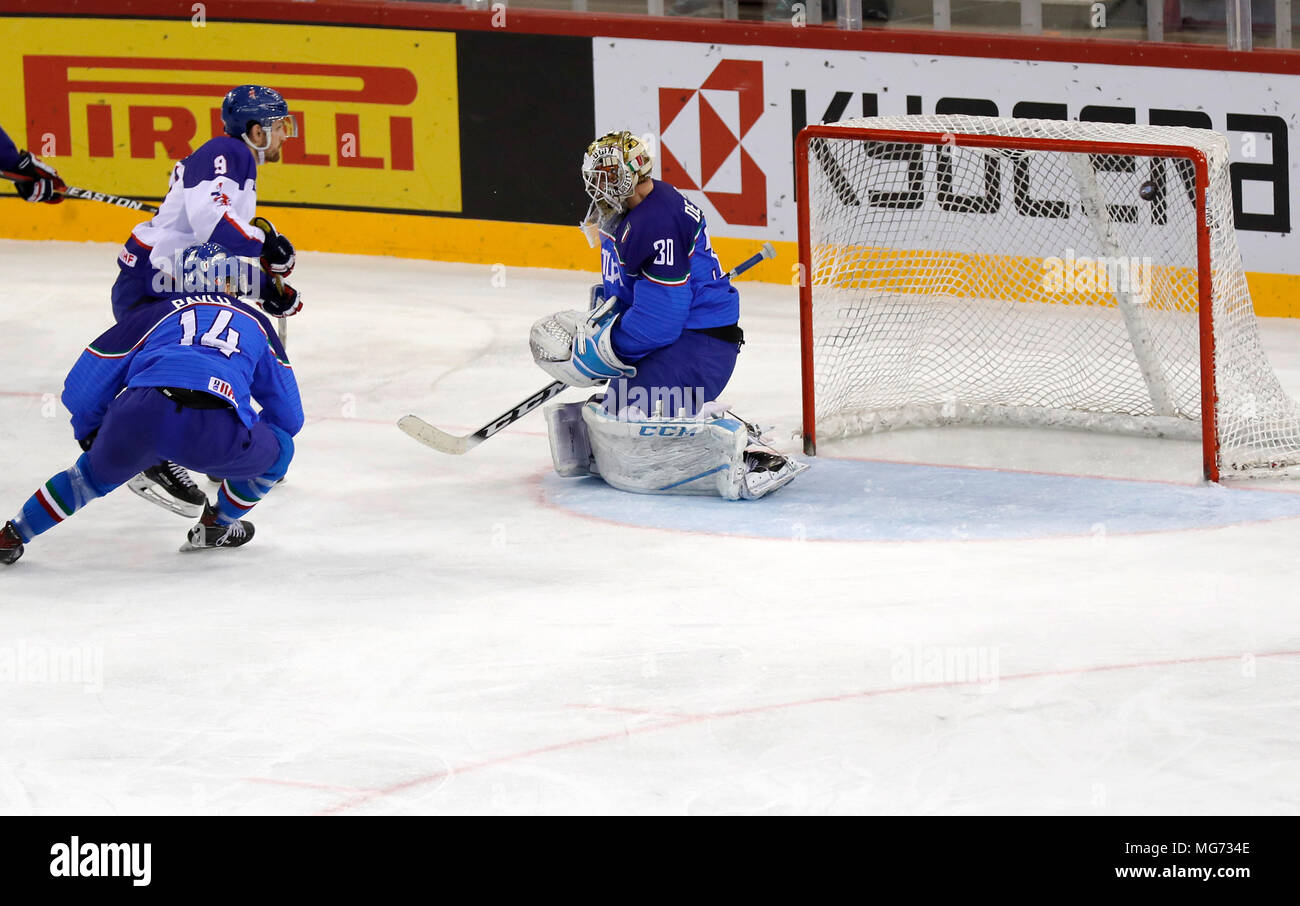 Budapest, Hungary, 27 April 2018.  Brett Perlini of Great Britain scores the fourth and winning British goal among Jan Pavlu of Italy and goalie Marco De Filippo Roia of Italy during the 2018 IIHF Ice Hockey World Championship Division I Group A match between Italy and Great Britain at Laszlo Papp Budapest Sports Arena on April 27, 2018 in Budapest, Hungary. Credit: Laszlo Szirtesi/Alamy Live News Stock Photo