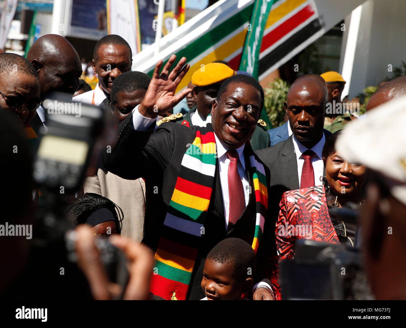 Bulawayo, Zimbabwe. 27th Apr, 2018. Zimbabwe's President Emmerson Mnangagwa (C) visits the 59th edition of the Zimbabwe International Trade Fair (ZITF) in Bulawayo, Zimbabwe, April 27, 2018. Zimbabwe's President Emmerson Mnangagwa has urged public officials to adopt a new culture of facilitating economic growth in the country, warning that incompetent people will not be tolerated in the new political dispensation. Credit: Shaun Jusa/Xinhua/Alamy Live News Stock Photo