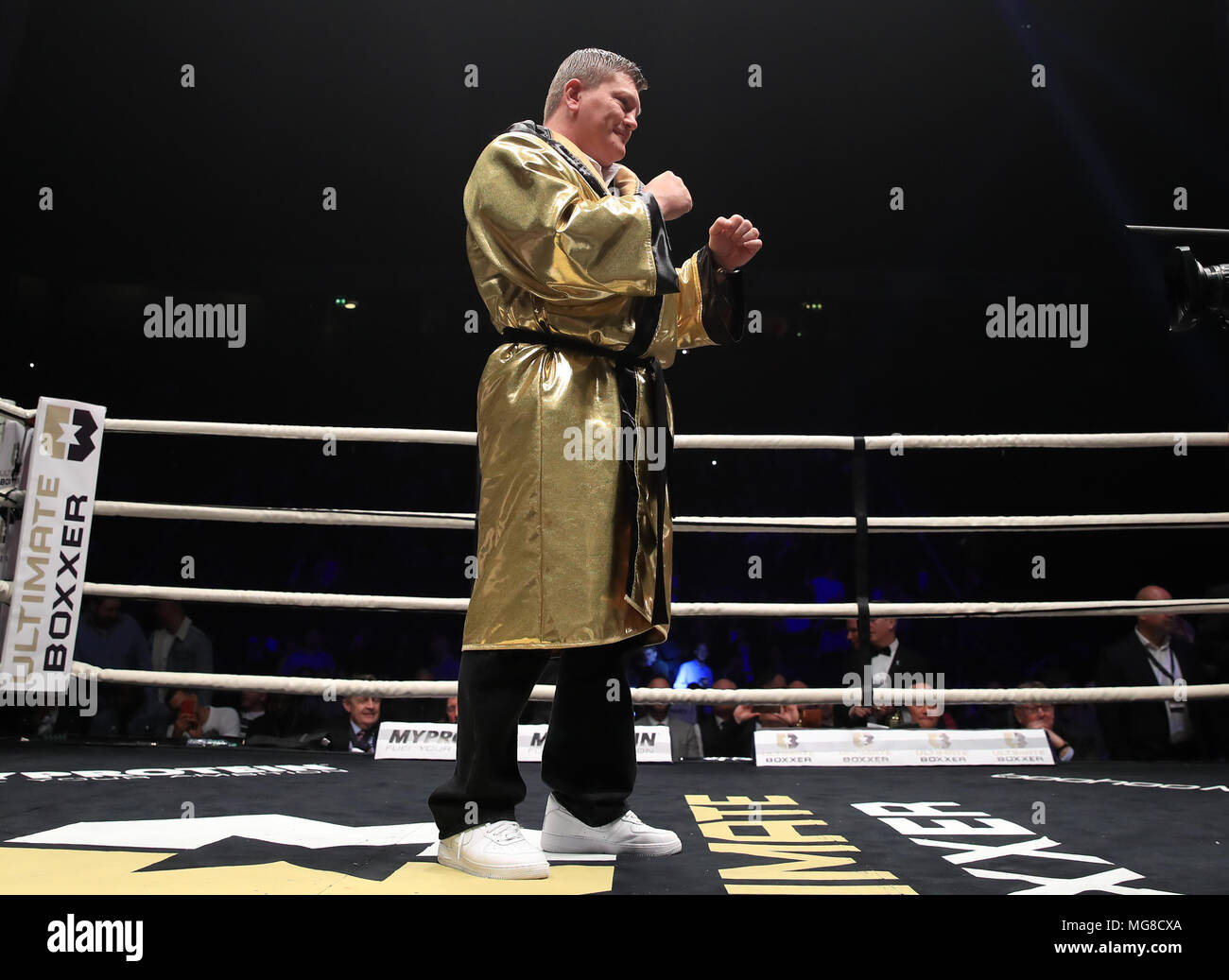 Ultimate boxxer golden robe hi-res stock photography and images - Alamy