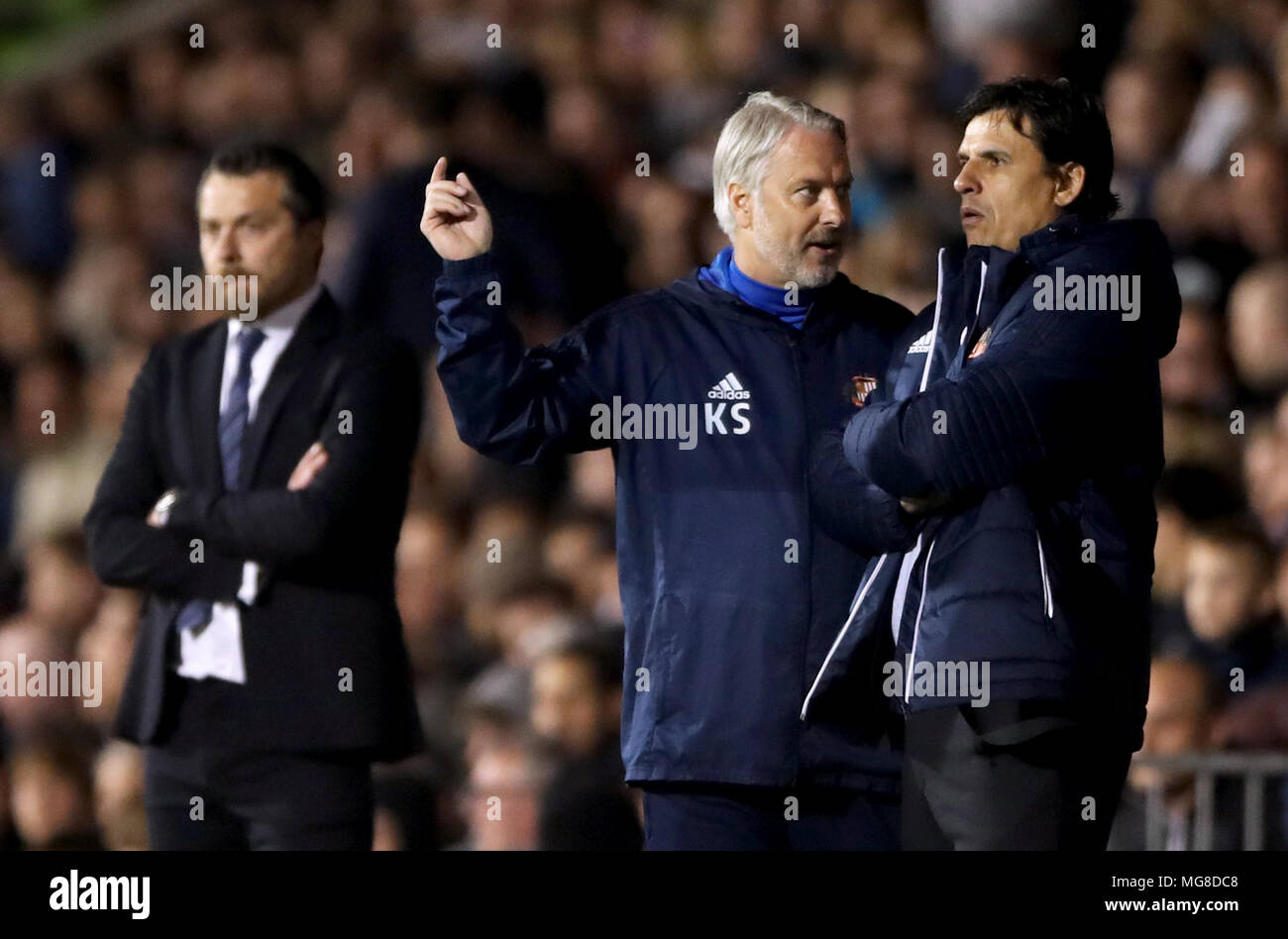 Sunderland manager Chris Coleman (right) listens to assistant manager Kit  Symons during the Sky Bet Championship match at Craven Cottage, London  Stock Photo - Alamy