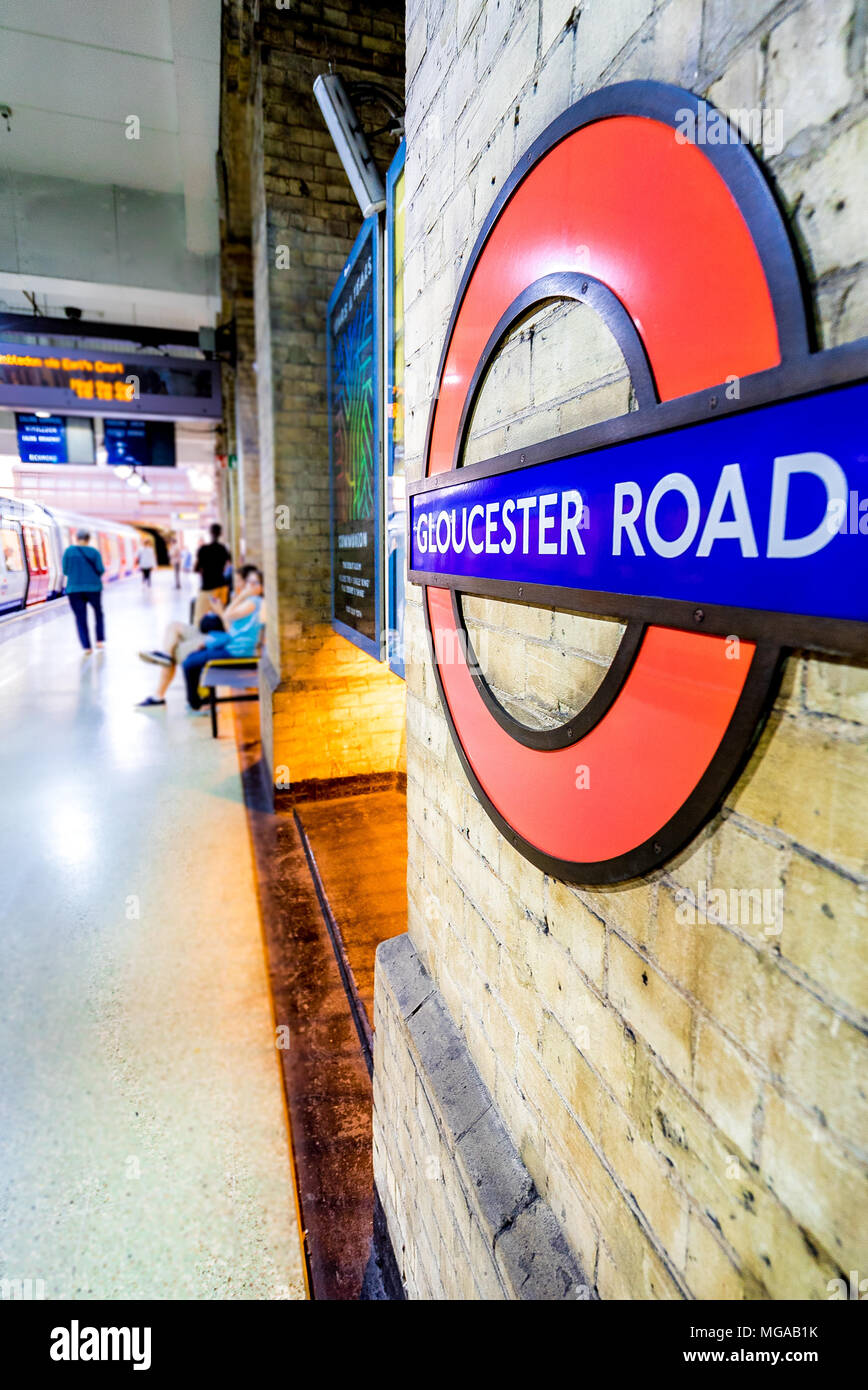 London Tube sign Stock Photo - Alamy