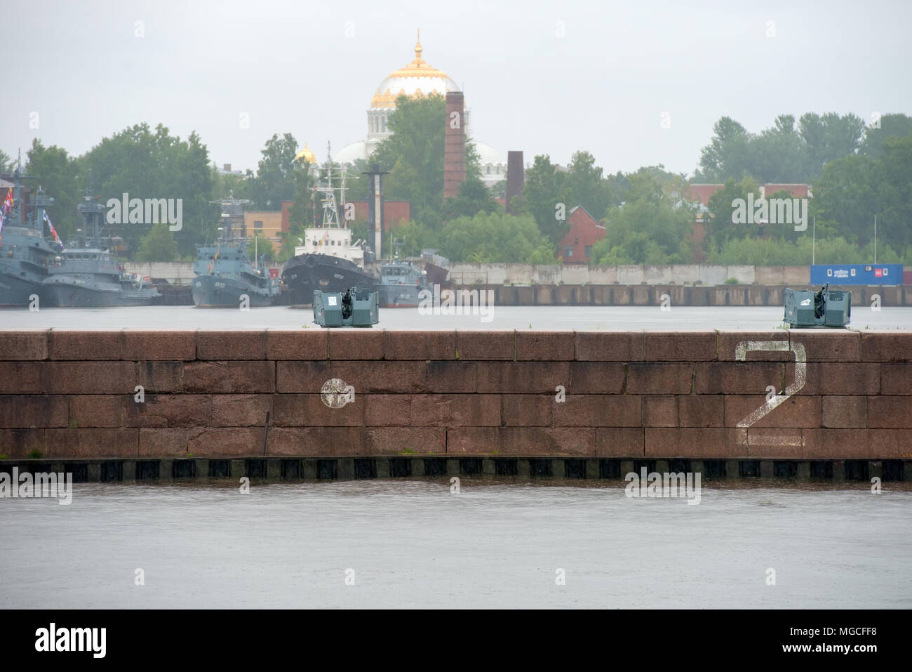 Kronshtadt, Saint-Petersburg , Russia-August 21, 2017: fighting anti-aircraft armament on the embankment of the winter pier, Petrovsky Park in Kronsta Stock Photo