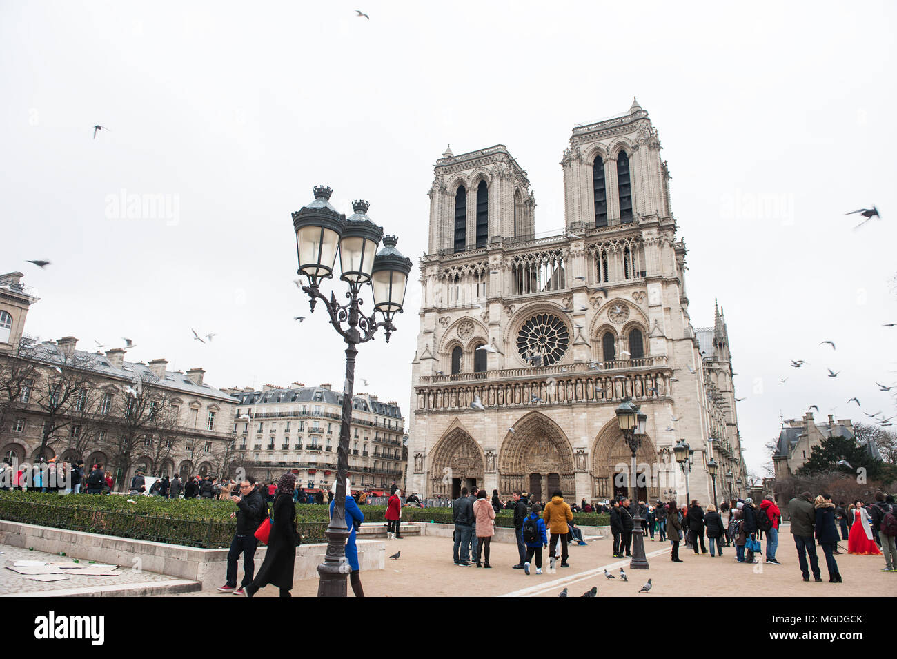 PARIS, FRANCE January 1, 2016 Crowded tourists visit Notre Dame