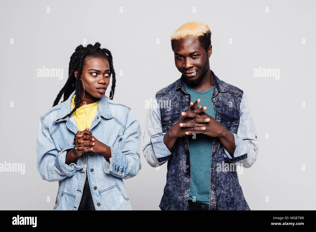 Portrait of confused young african couple dressed in summer clothes ...