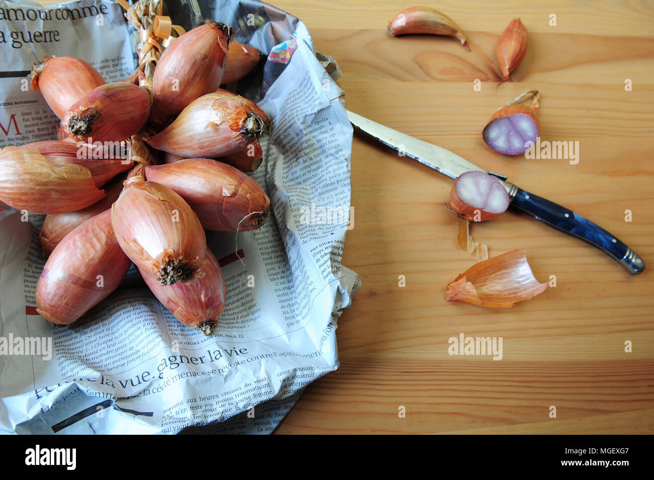 échalotes hi-res stock photography and images - Alamy