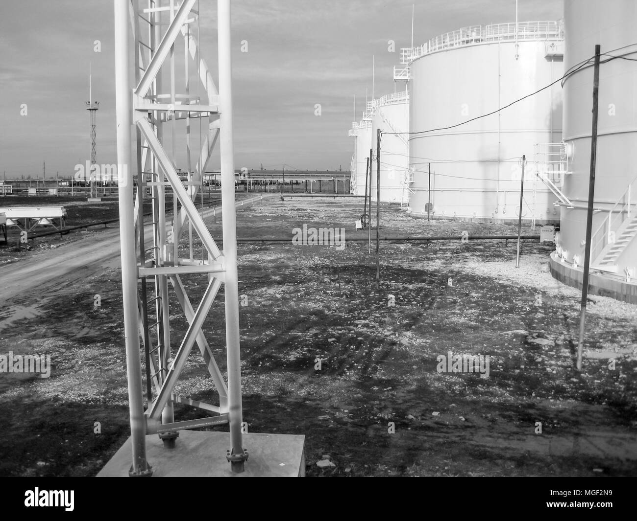 Storage tanks for petroleum products Stock Photo Alamy
