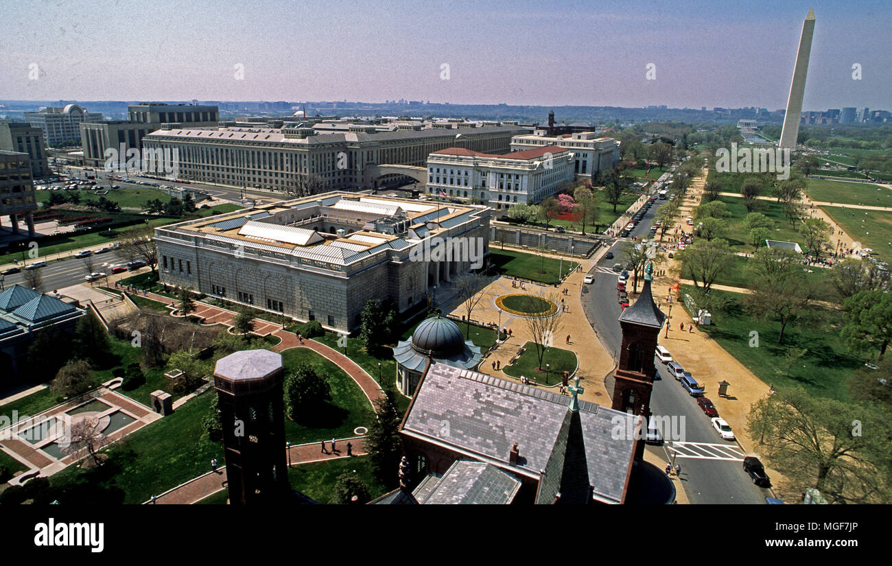 Washington, DC, USA, 1994 Aerial view from the Smithsonian Castle turret looking west towards the Washington Monument with the national mall in the foreground Stock Photo
