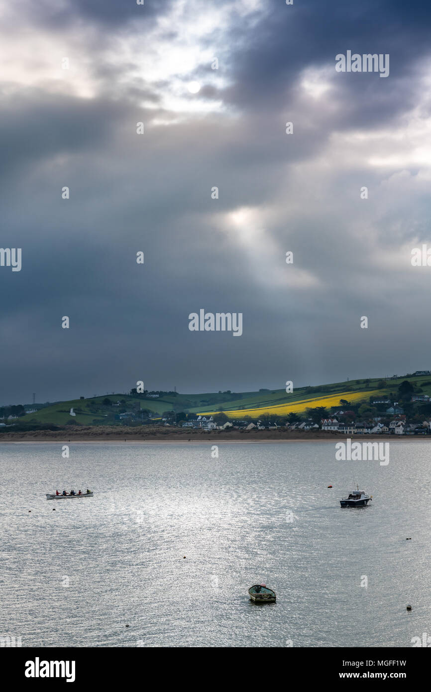 Devon, UK, 28 April 2018. One of the Appledore Gig Boat crews rise early to practice on the River Torridge, as the sun struggles to break through a layer of thick cloud, on the North Devon coast. Credit: Terry Mathews/Alamy Live News Stock Photo