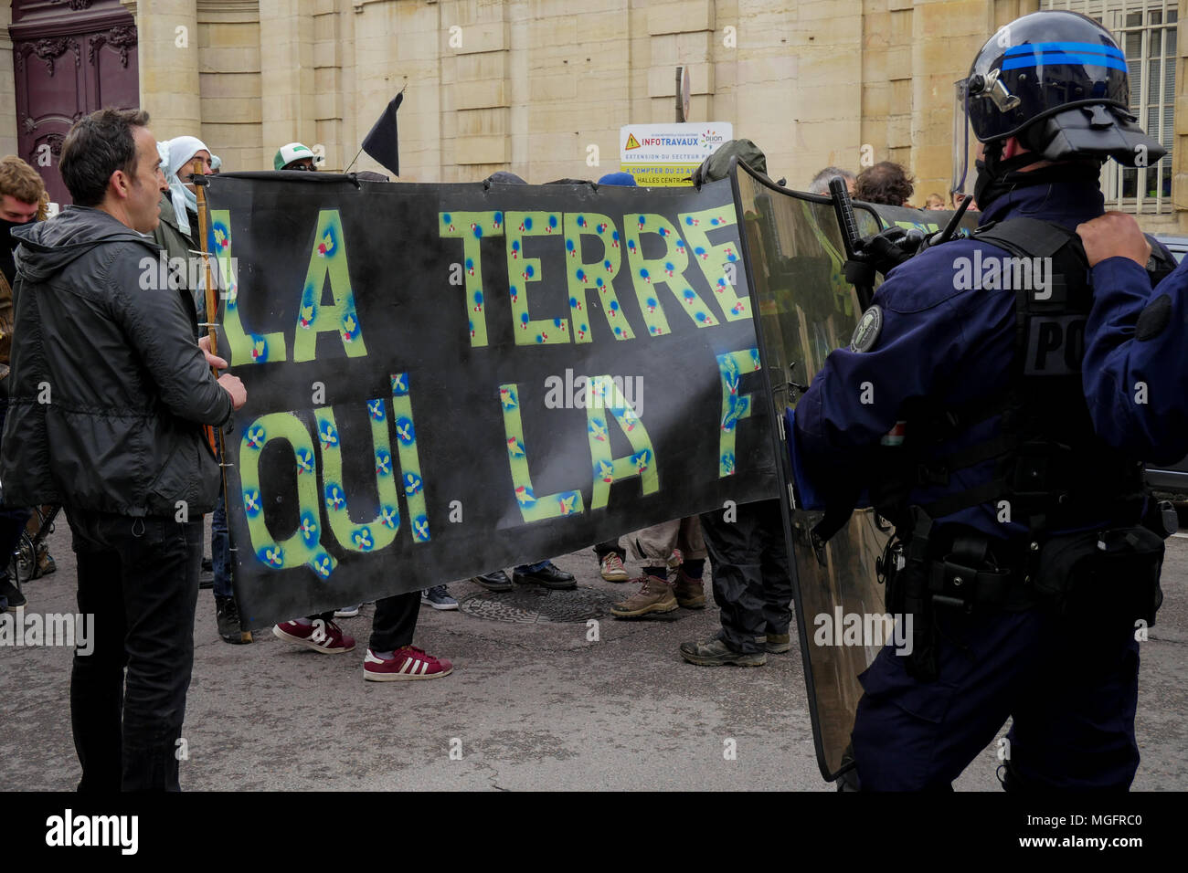 Riot zone hi-res stock photography and images - Alamy