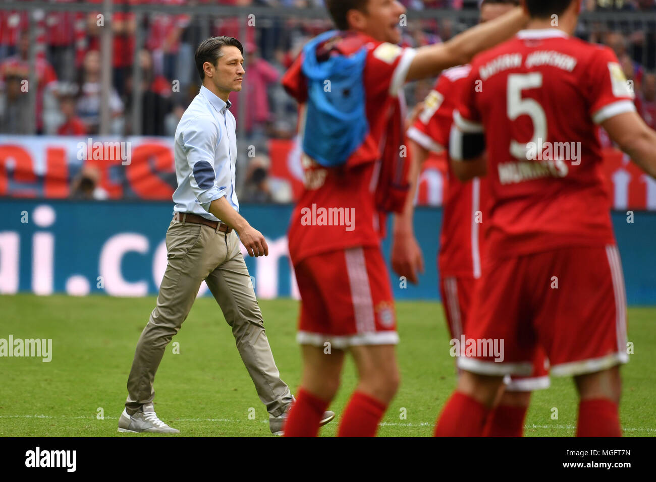 Munich, Germany28th Apr, 2018. Niko KOVAC (coach Eintracht Frankfurt),  walks after the end of the game, Thomas MUELLER (MULLER, FC Bayern Munich)  and Mats HUMMELS (FC Bayern Munich) are in front. Soccer