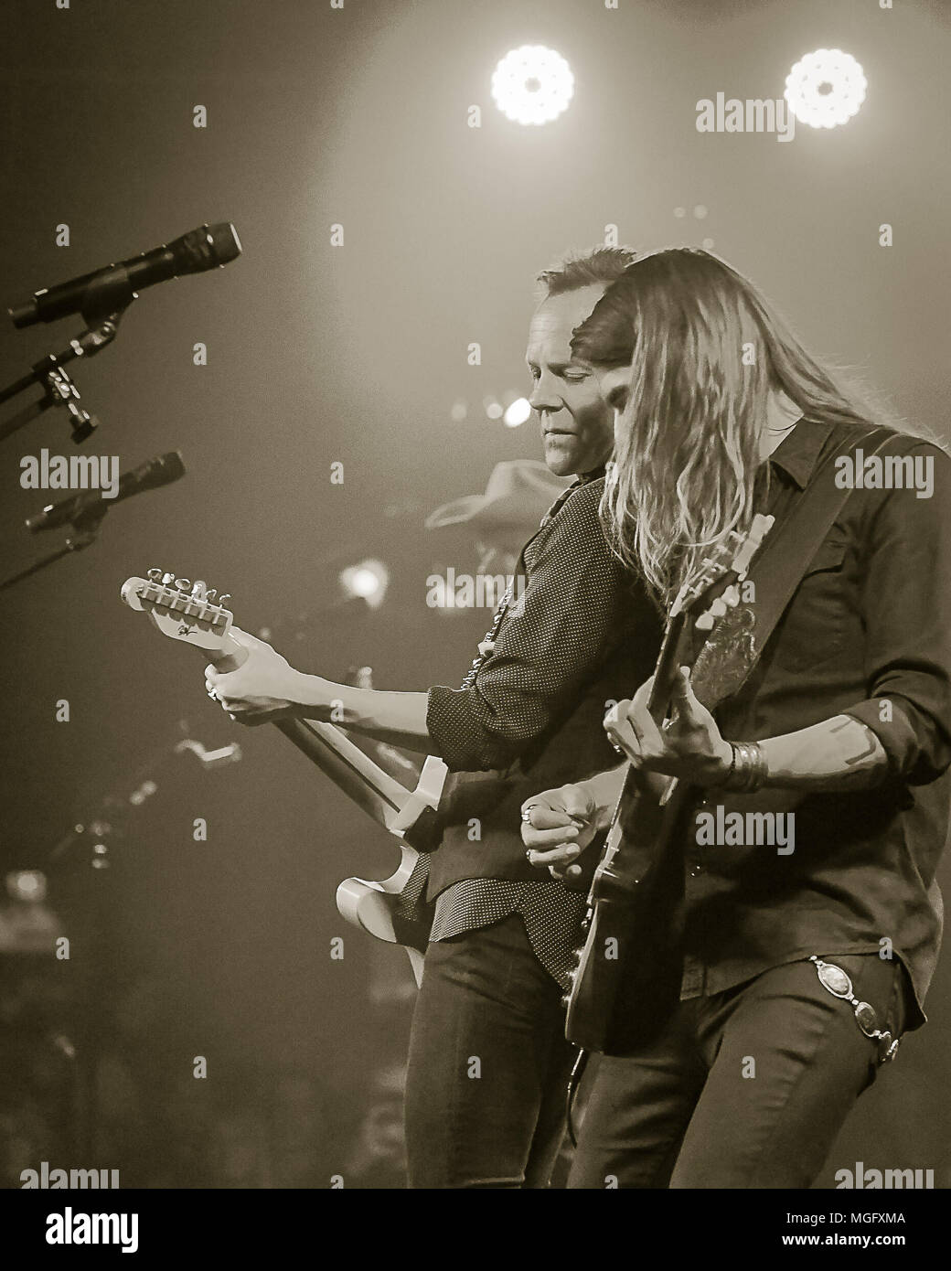 Tv series 2001 2010 usa hires stock photography and images Alamy