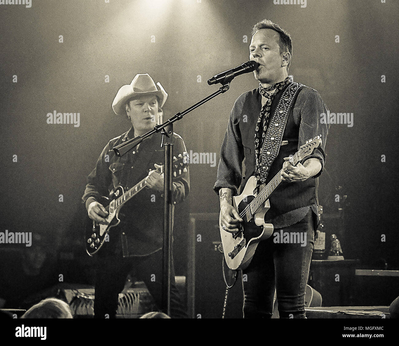 Tv series 2001 2010 usa hires stock photography and images Alamy