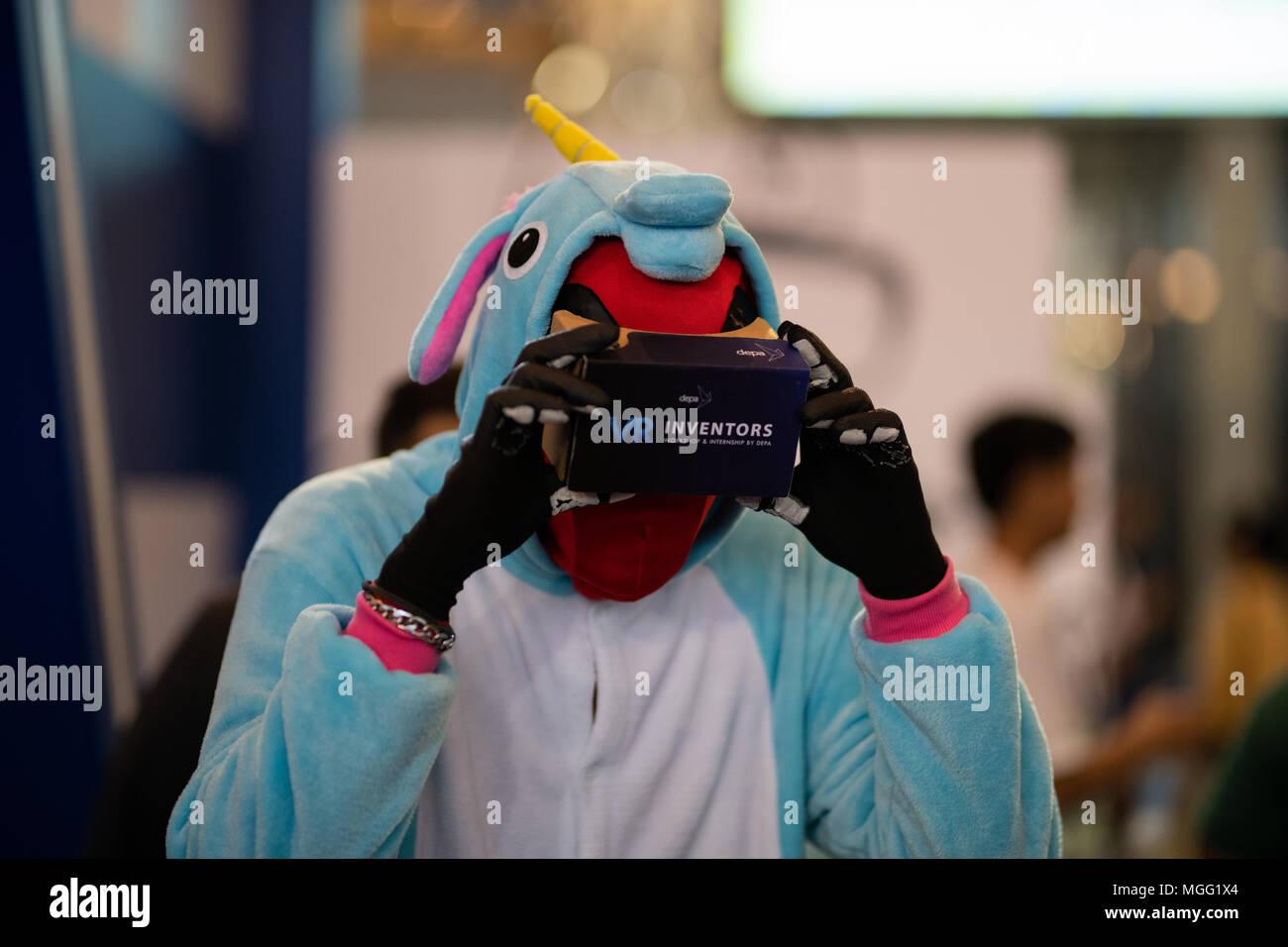 BANGKOK, THAILAND - APRIL 28, 2018: A cosplay character takes part in a virtual reality game at the 2018 Bangkok, Thailand Comic Con. Stock Photo