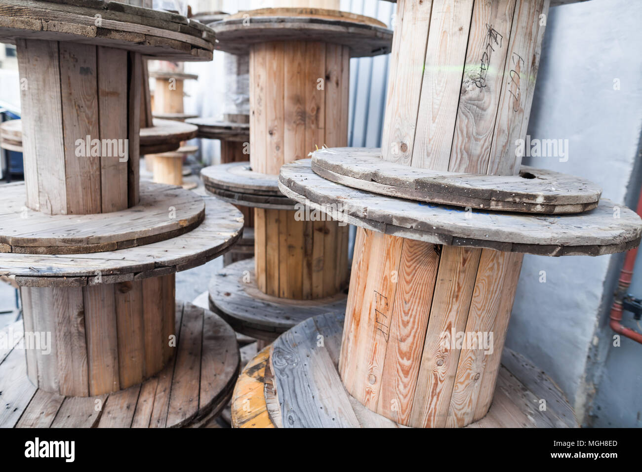 Close up shot of some big empty cable reels Stock Photo - Alamy