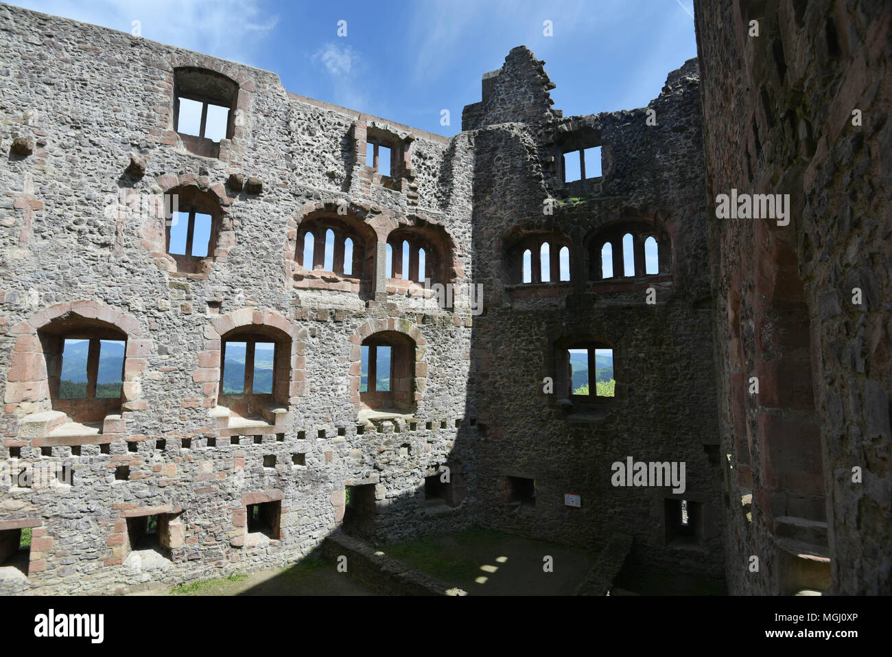 Ruin and vegetation hi-res stock photography and images - Alamy