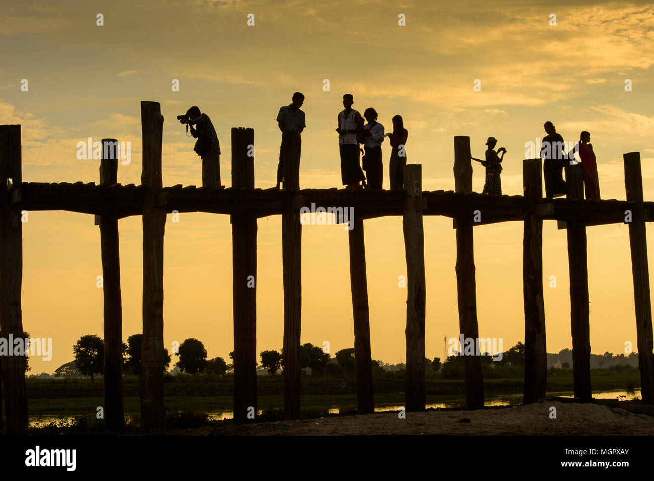 U Bein Bridge over the Taungthaman Lake, the oldest and longest ...