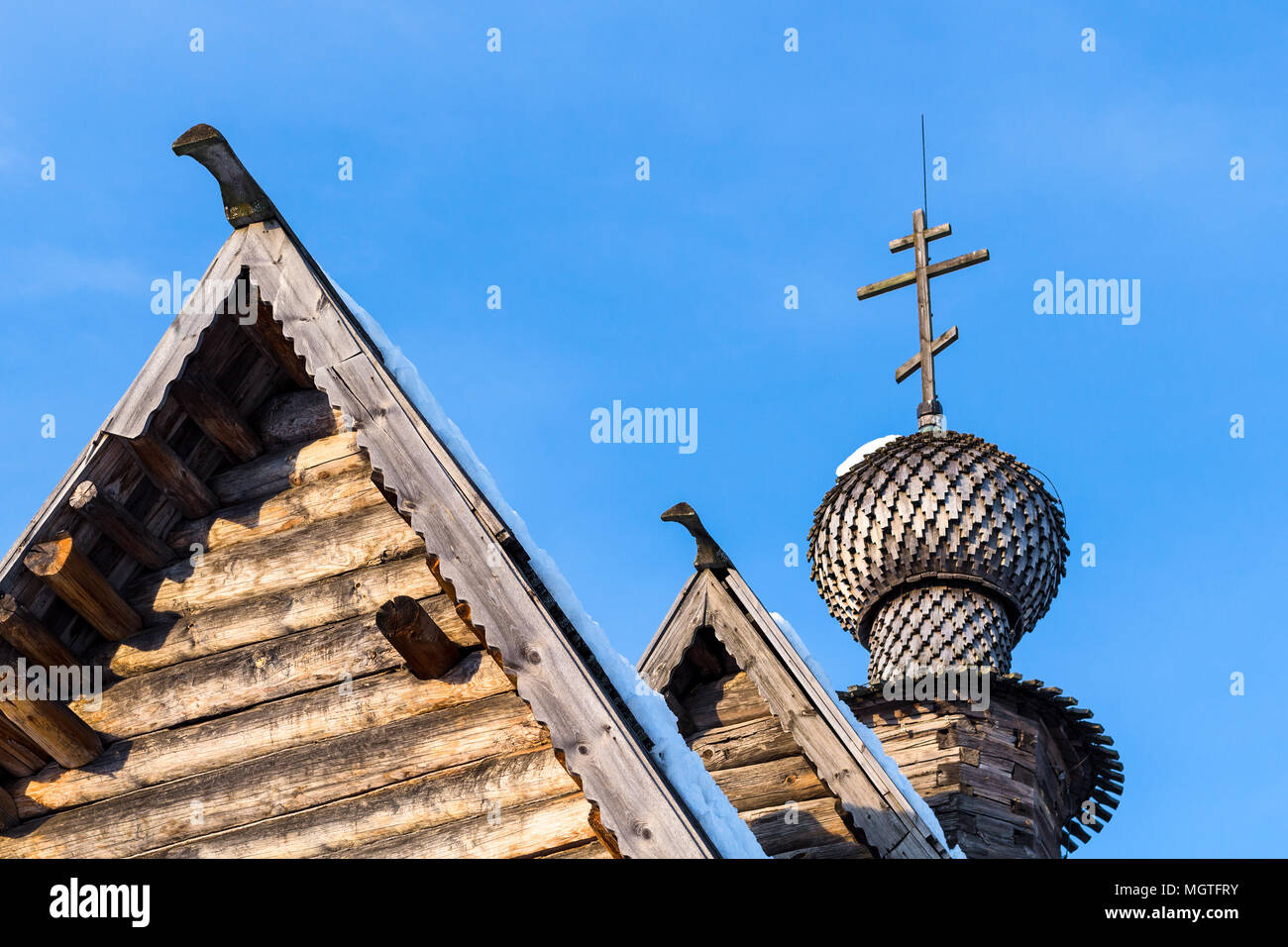 roof of wooden Church of St Nicholas the Wonderworker from Glotovo (Nikolskaya Church) in Suzdal Kremlin in winter in Vladimir oblast of Russia Stock Photo