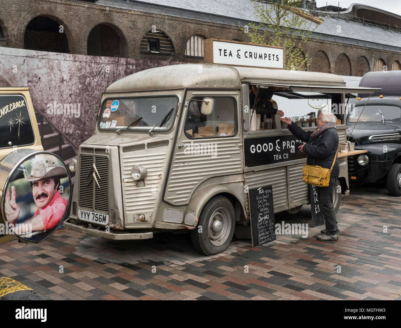 Classic vans hi-res stock photography and images - Alamy