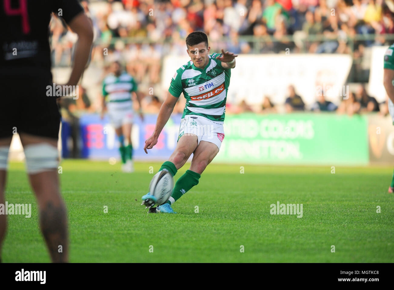 Treviso, Italy. 28th April, 2018. Benetton's fly half Tommaso Allan with a  conversion kick in the italian derby against Zebre Rugby Club in  GuinnessPro14©Massimiliano Carnabuci/Alamy Live news Stock Photo - Alamy